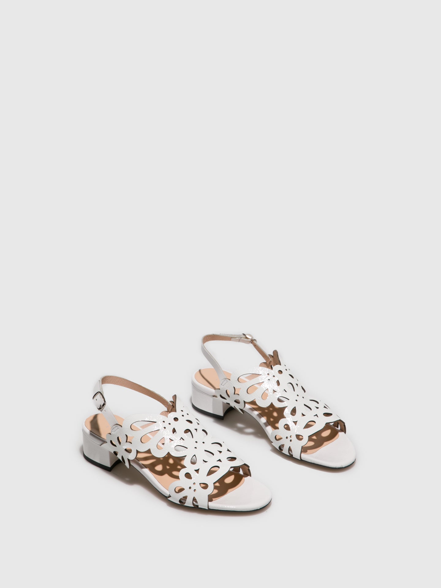 Sofia Costa Sandálias com Tira no Calcanhar em Branco